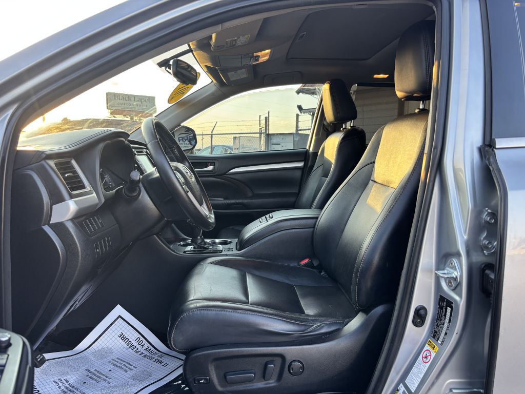 2016 Toyota Highlander Image 12