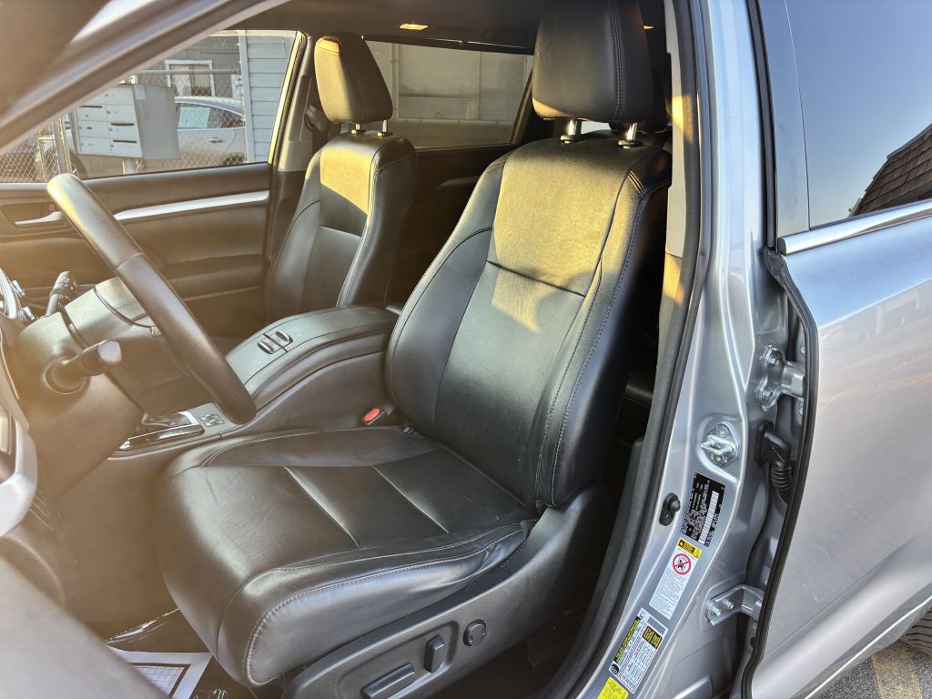 2016 Toyota Highlander Image 13