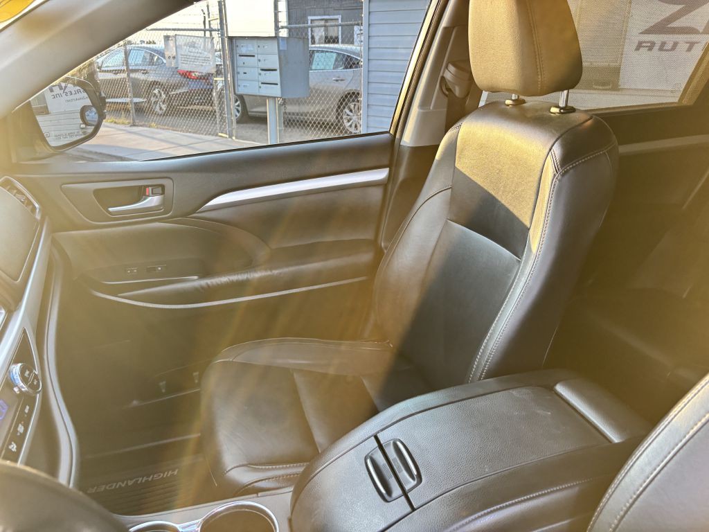 2016 Toyota Highlander Image 14
