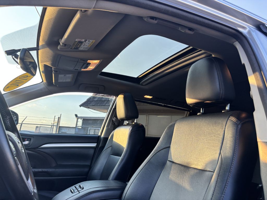 2016 Toyota Highlander Image 15