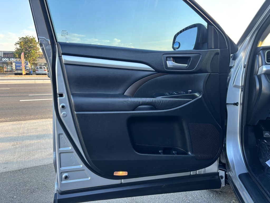 2016 Toyota Highlander Image 16
