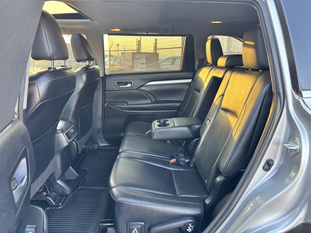 2016 Toyota Highlander Image 17