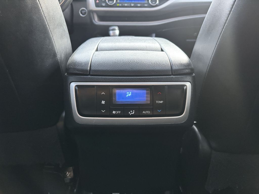 2016 Toyota Highlander Image 19