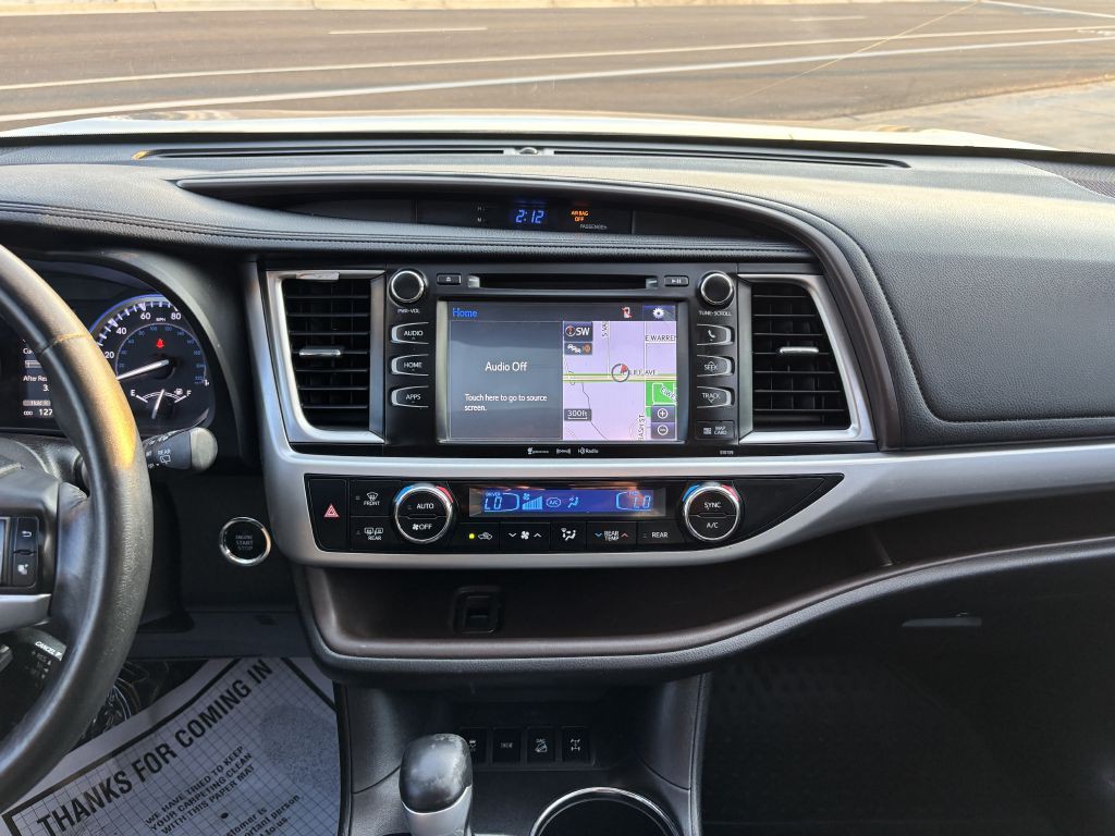 2016 Toyota Highlander Image 21
