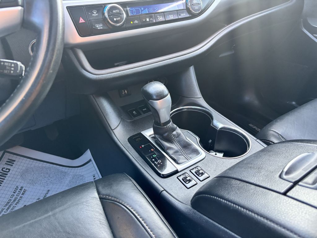 2016 Toyota Highlander Image 22