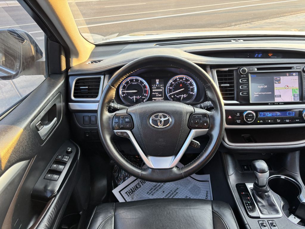 2016 Toyota Highlander Image 25