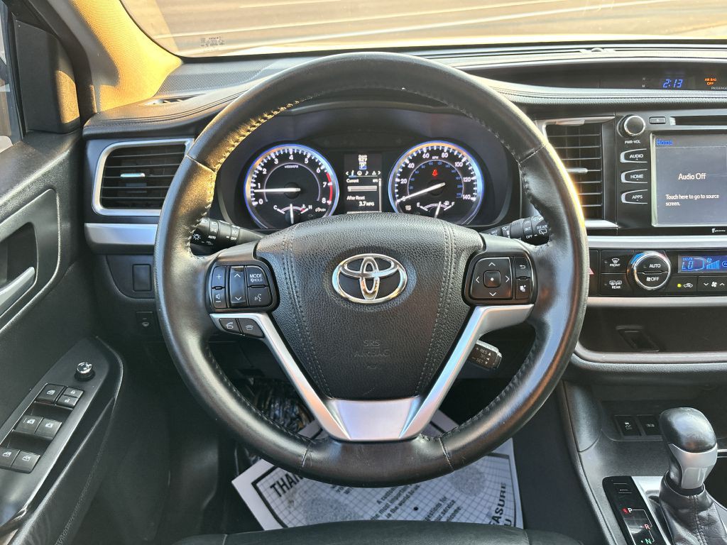 2016 Toyota Highlander Image 26
