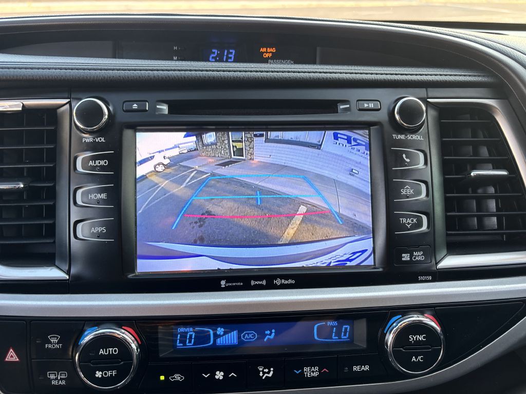 2016 Toyota Highlander Image 29