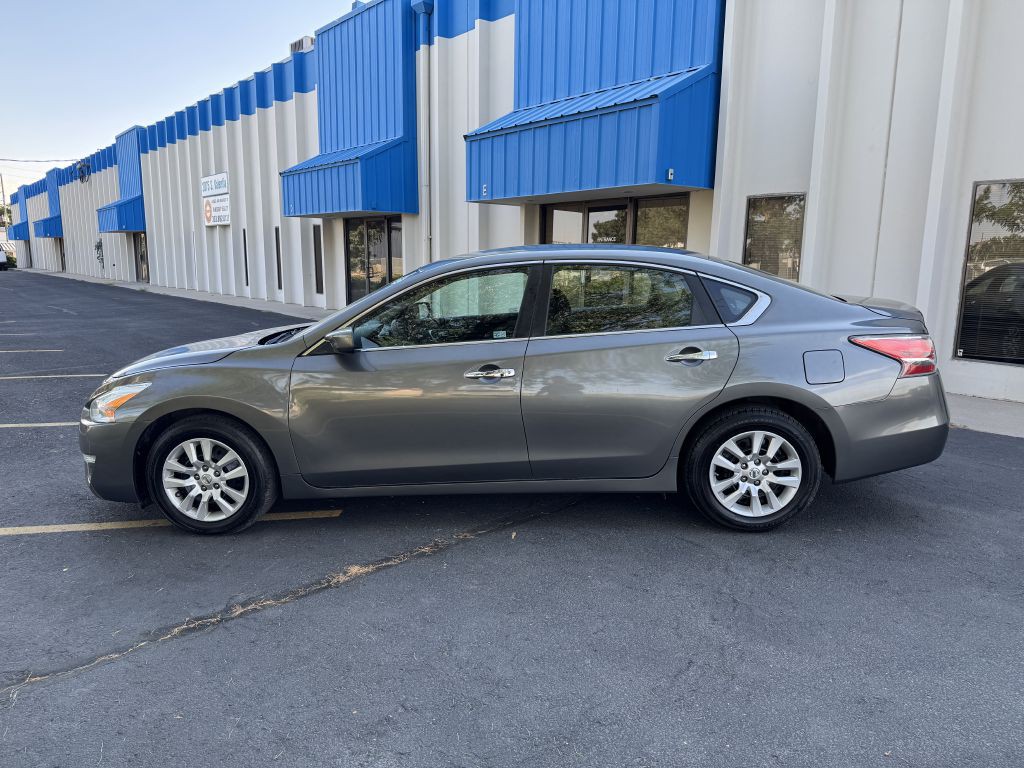 2015 Nissan Altima Image 4