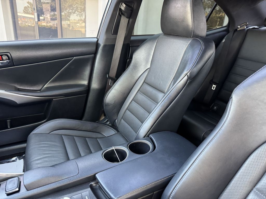 2015 Lexus IS 350 Image 14