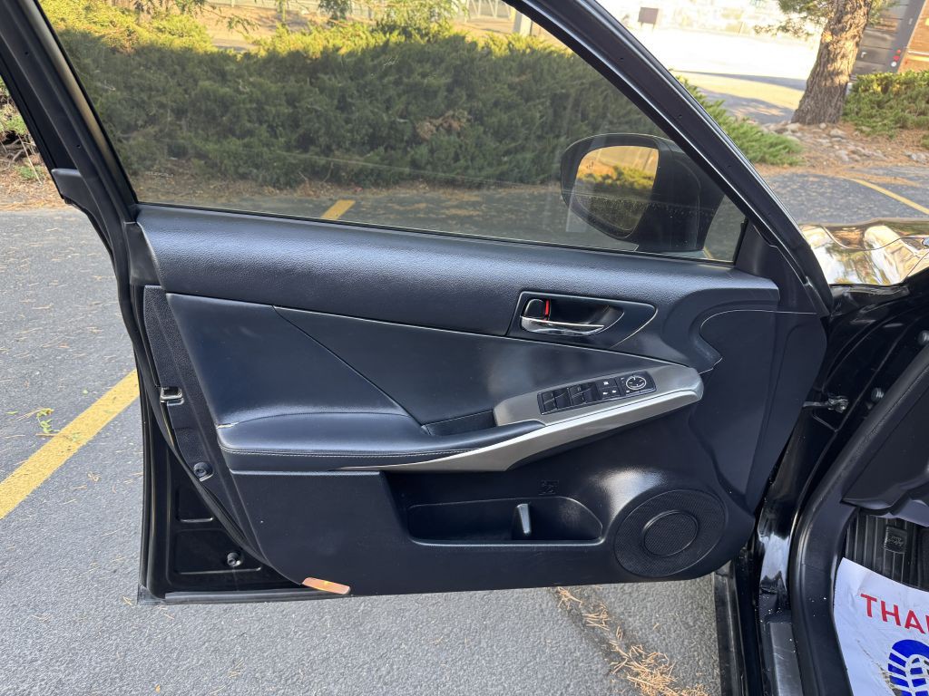 2015 Lexus IS 350 Image 16