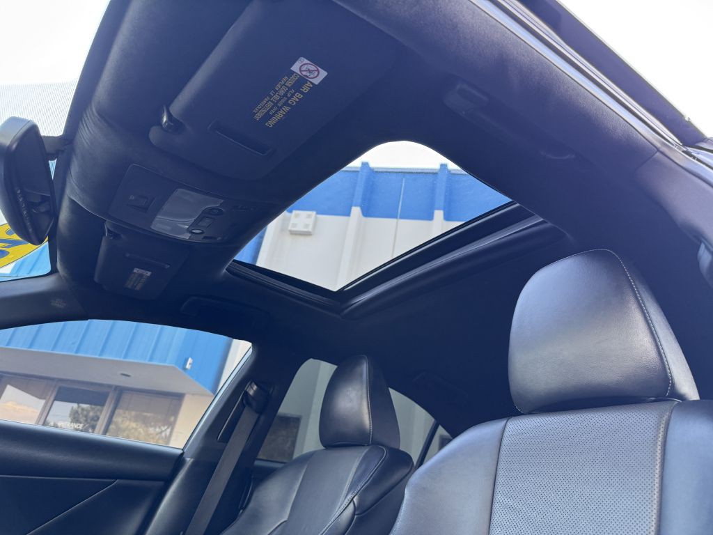 2015 Lexus IS 350 Image 17