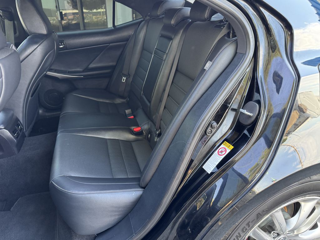 2015 Lexus IS 350 Image 18