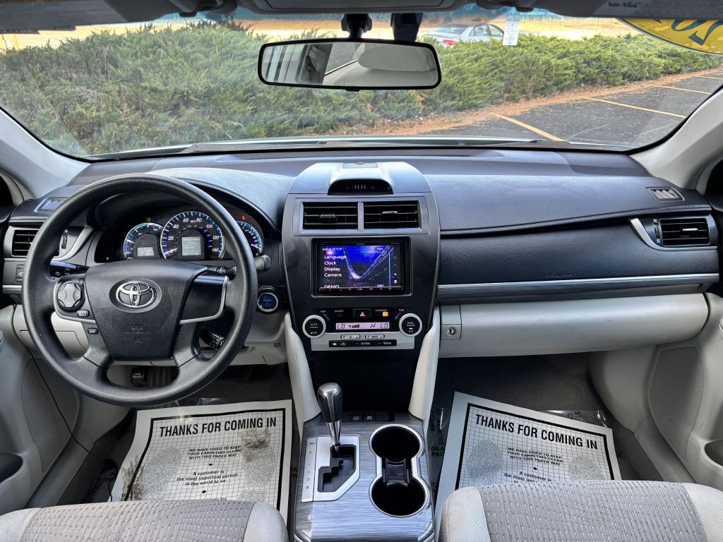 2012 Toyota Camry Image 16