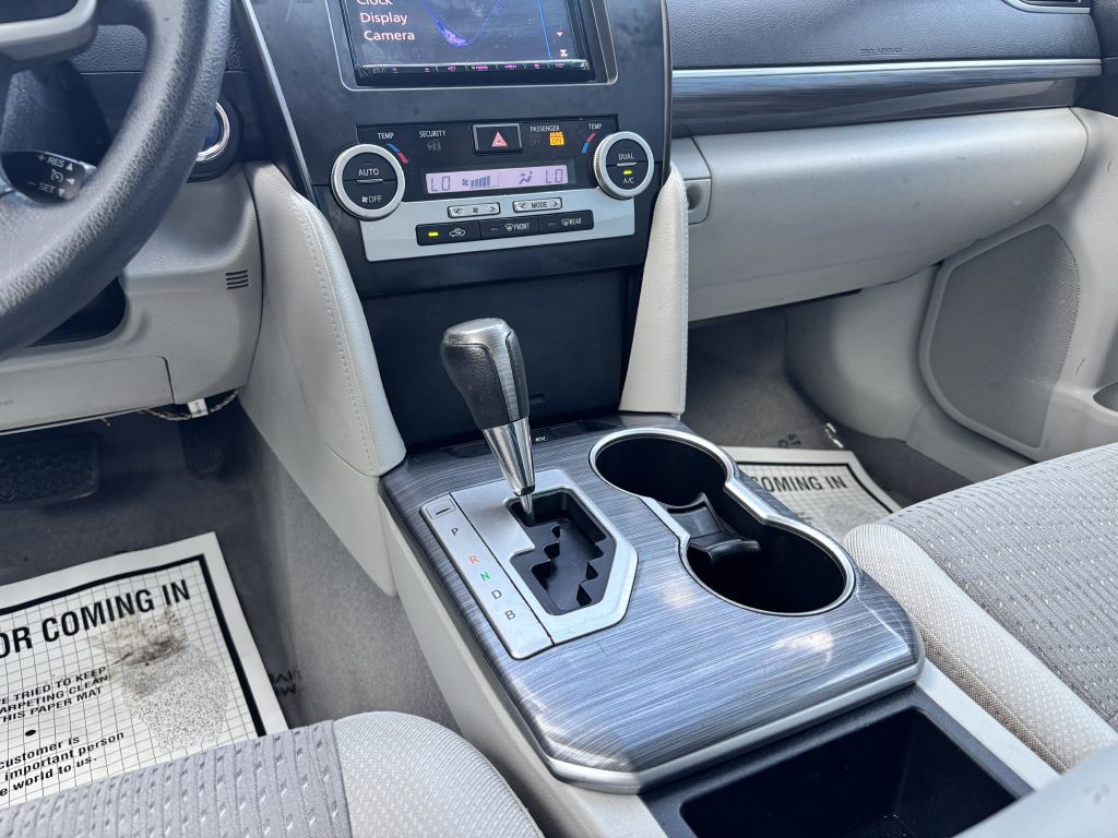 2012 Toyota Camry Image 18