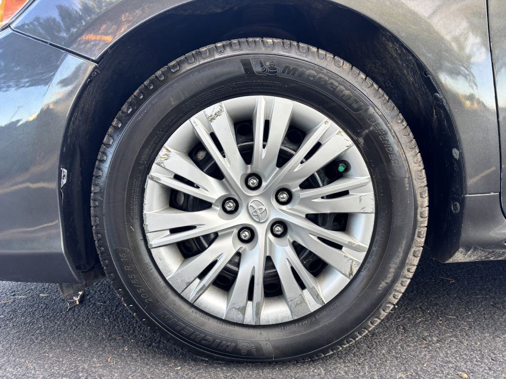 2012 Toyota Camry Image 25