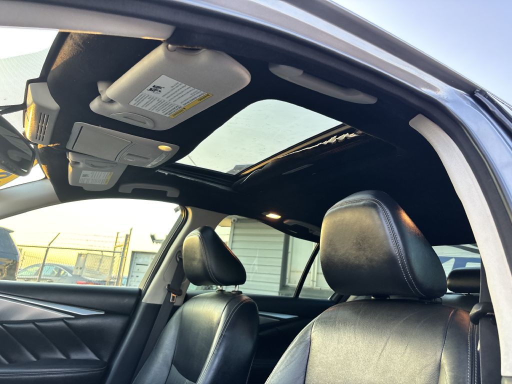 2015 INFINITI Q50 Image 15