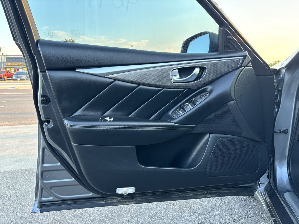2015 INFINITI Q50 Image 16