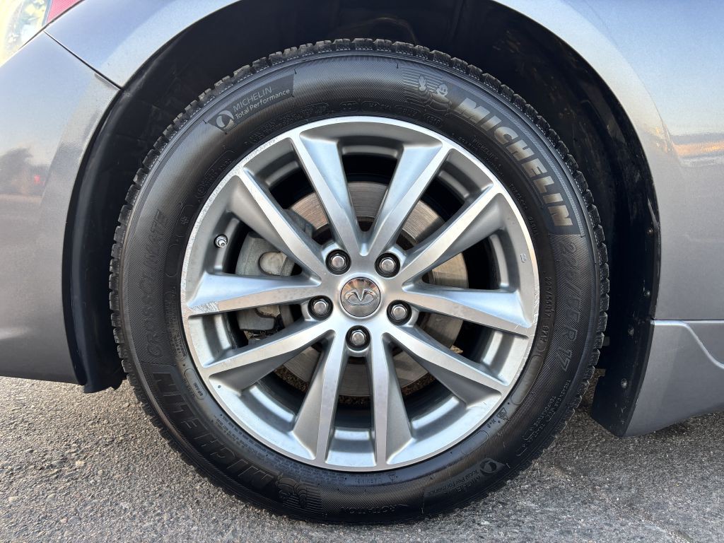 2015 INFINITI Q50 Image 28