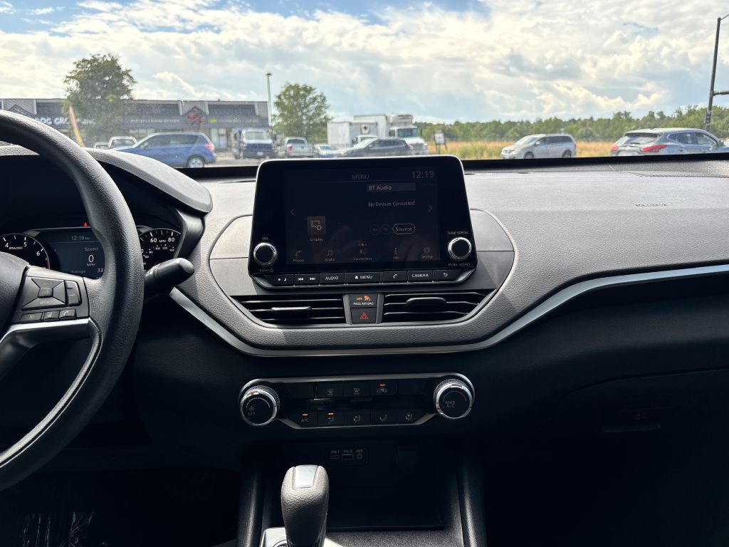 2019 Nissan Altima Image 17