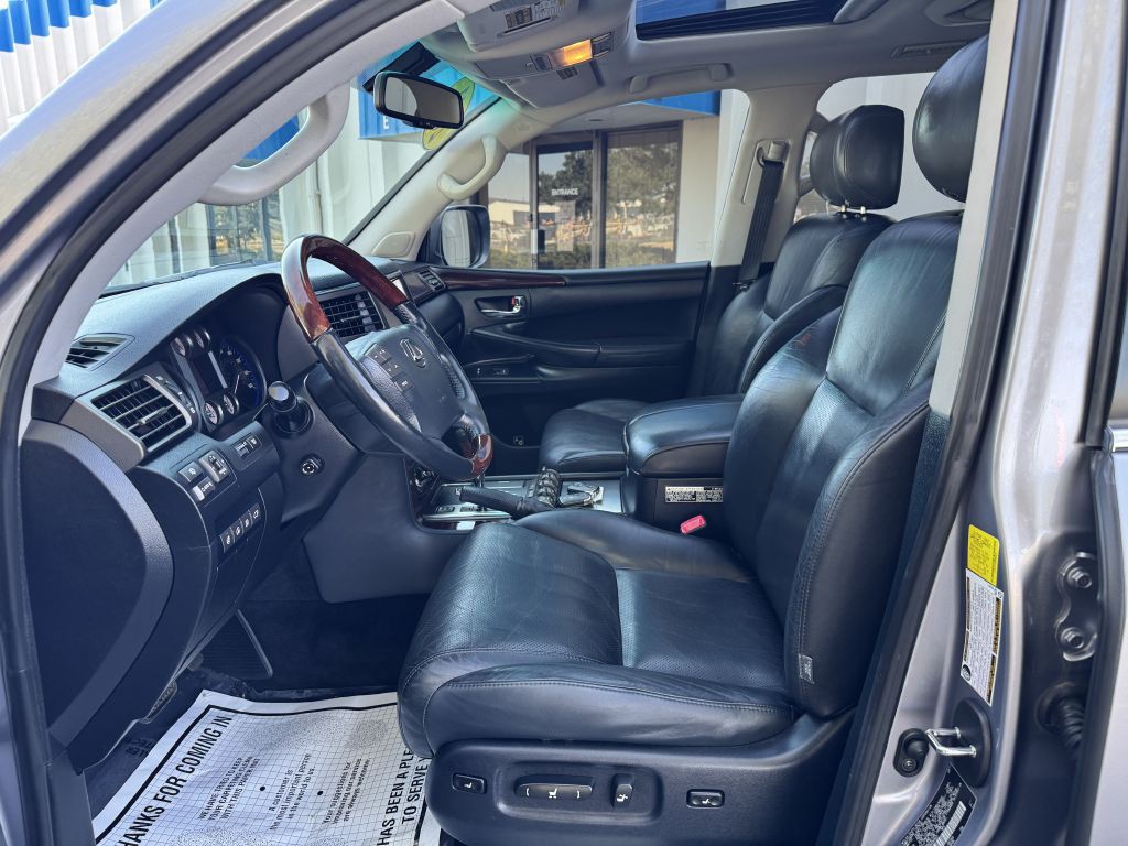 2011 Lexus LX 570 Image 11