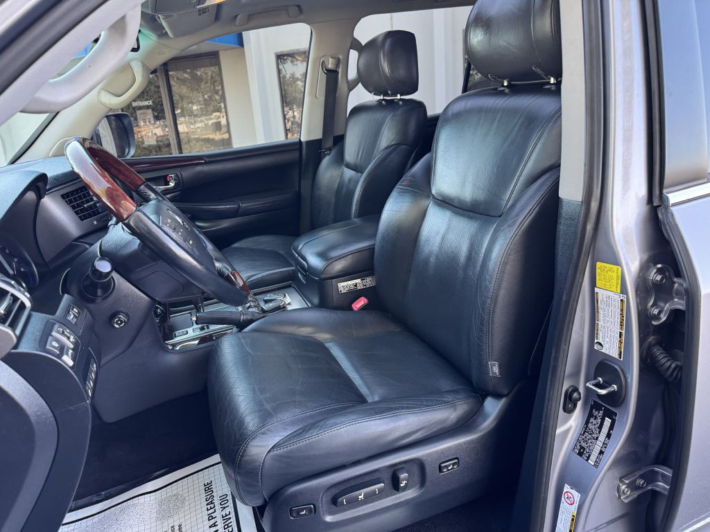 2011 Lexus LX 570 Image 12
