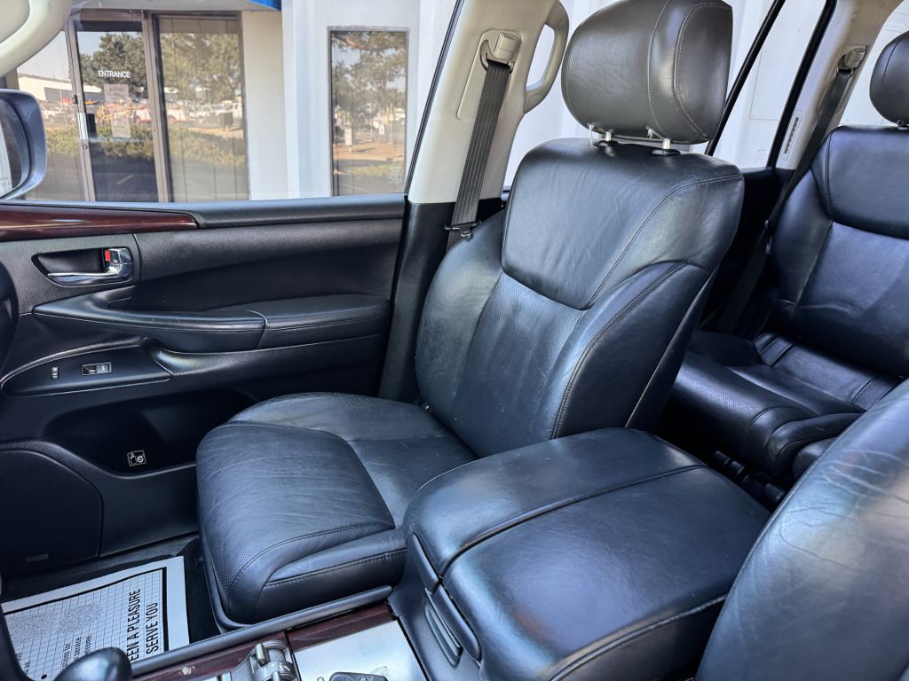 2011 Lexus LX 570 Image 13
