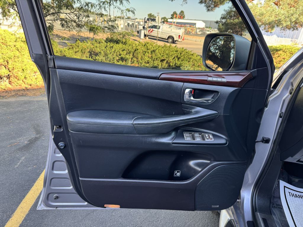 2011 Lexus LX 570 Image 15