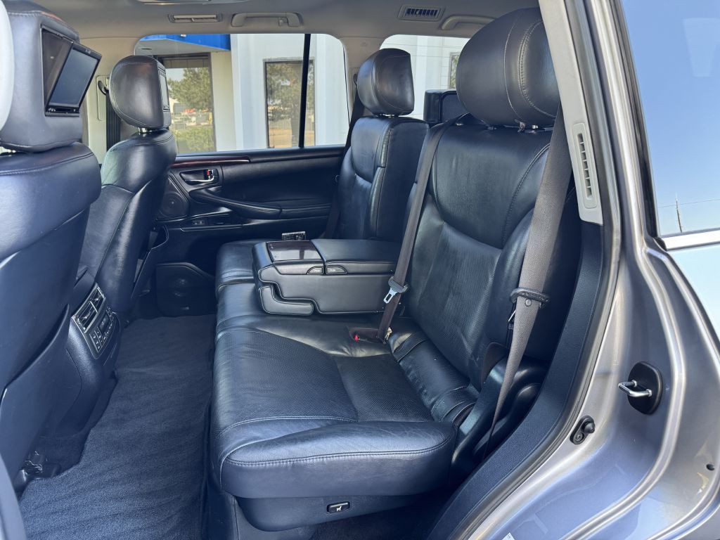 2011 Lexus LX 570 Image 16