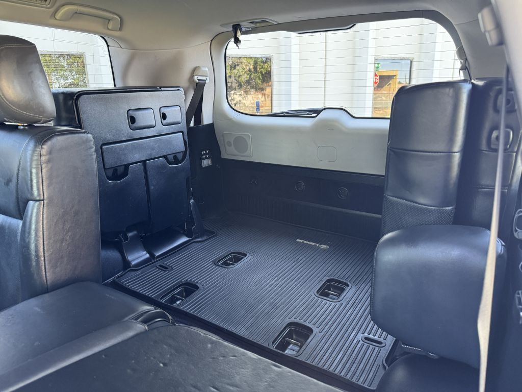 2011 Lexus LX 570 Image 17