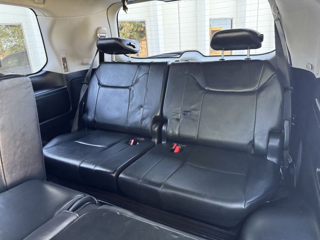 2011 Lexus LX 570 Image 18