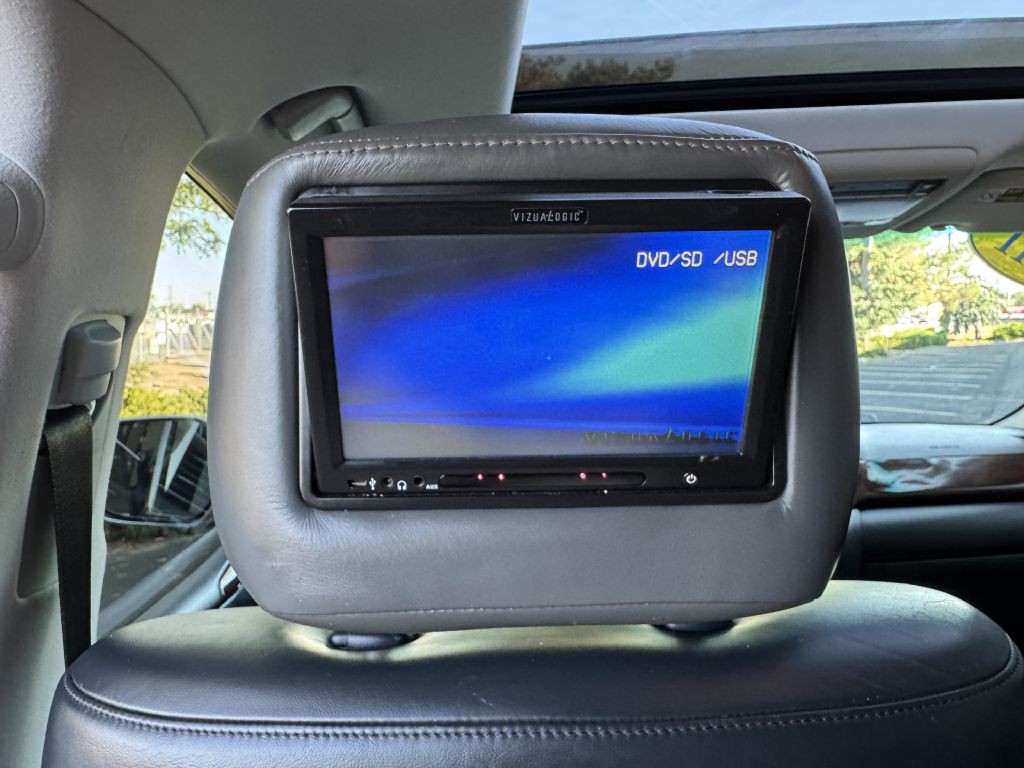 2011 Lexus LX 570 Image 19