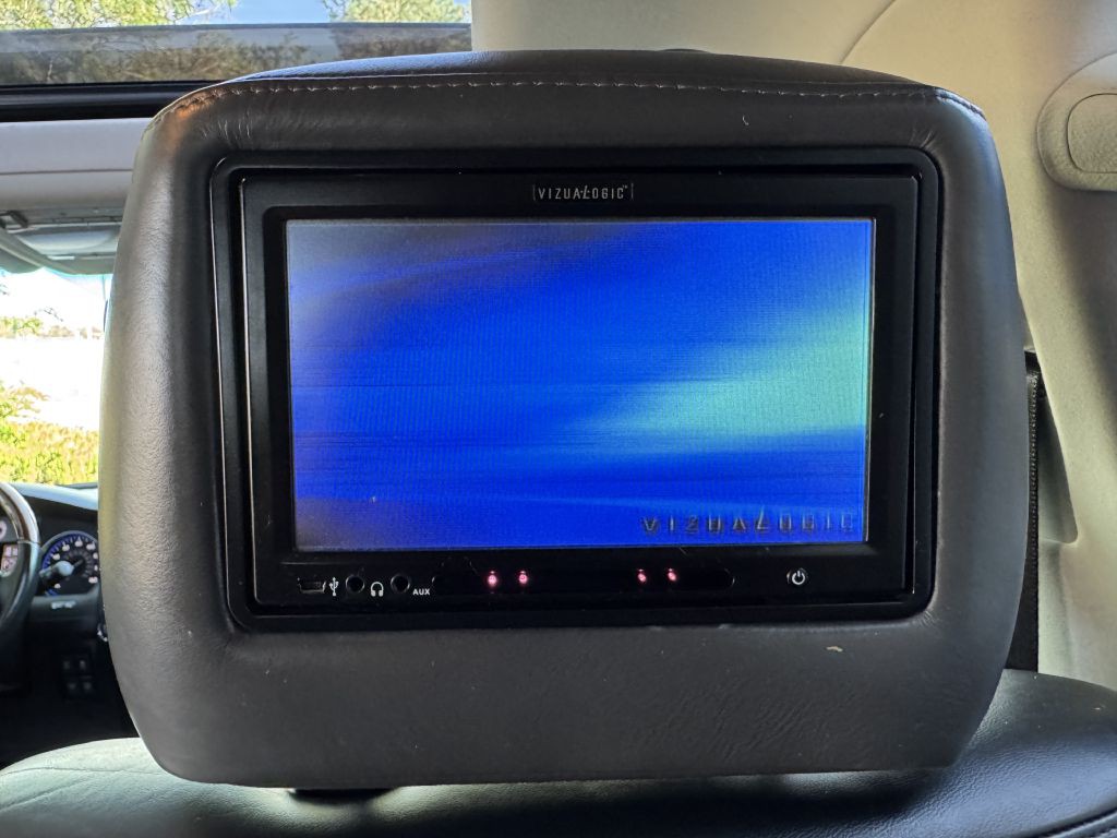 2011 Lexus LX 570 Image 20