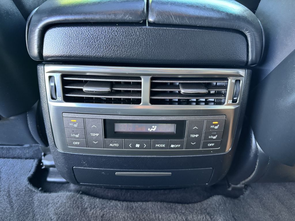 2011 Lexus LX 570 Image 21