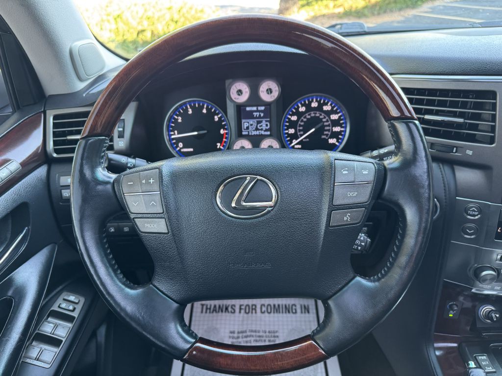 2011 Lexus LX 570 Image 26
