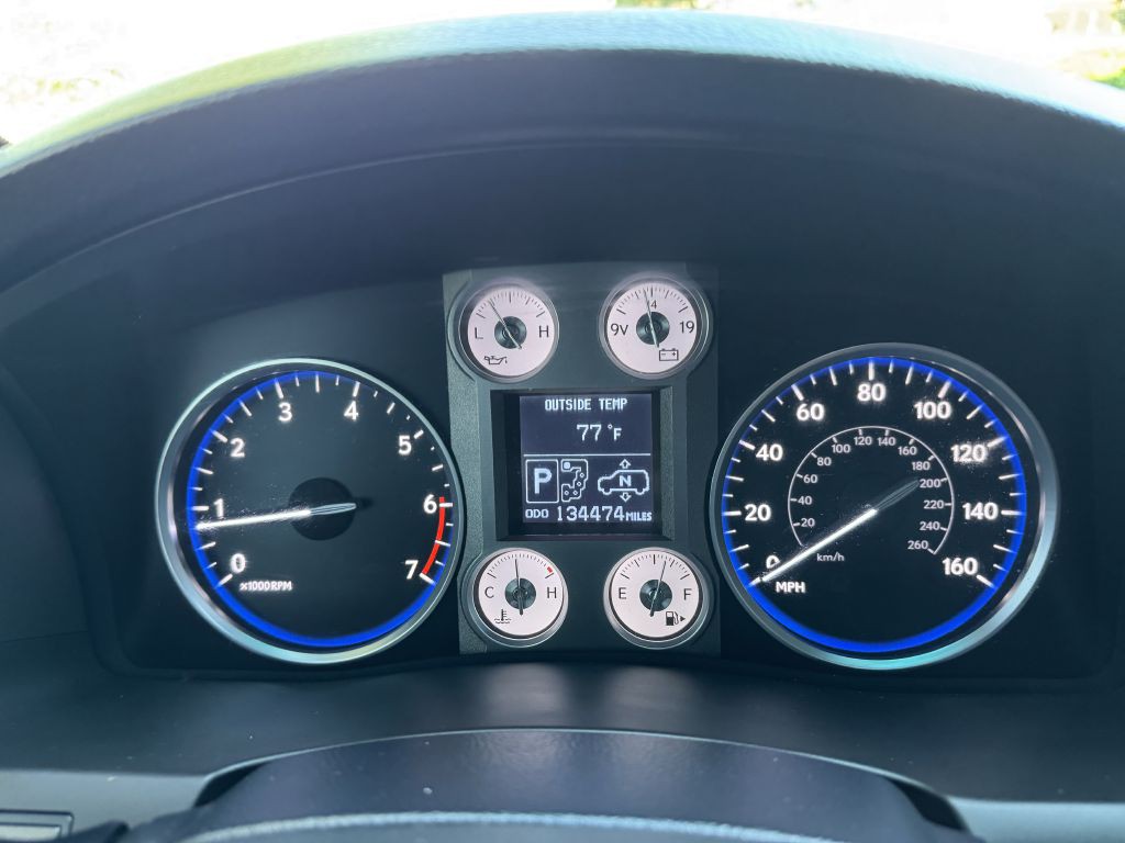 2011 Lexus LX 570 Image 27