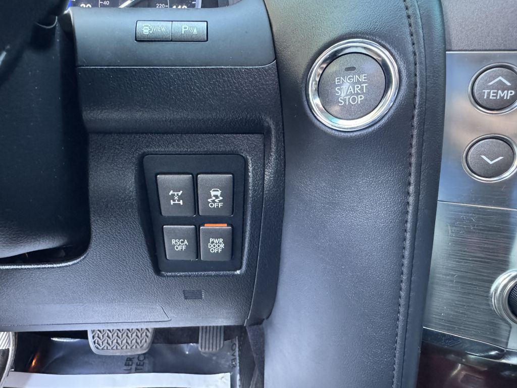 2011 Lexus LX 570 Image 29