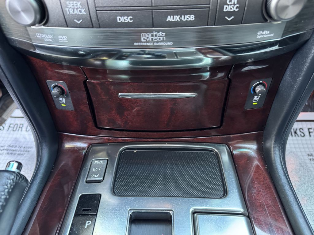 2011 Lexus LX 570 Image 31