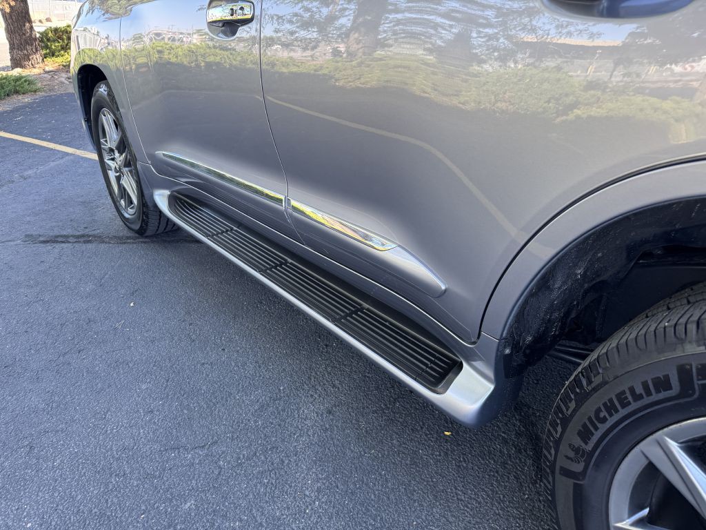 2011 Lexus LX 570 Image 36