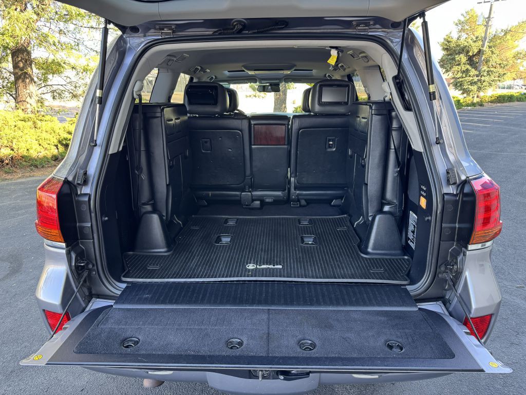 2011 Lexus LX 570 Image 37