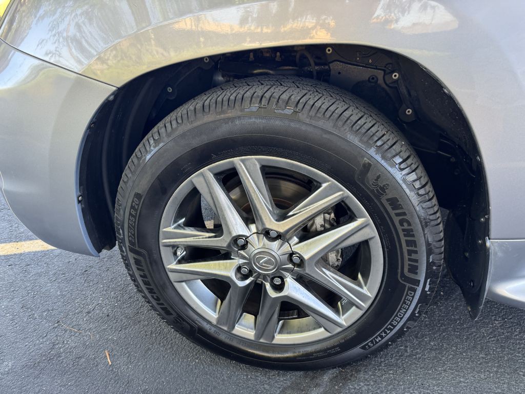 2011 Lexus LX 570 Image 38