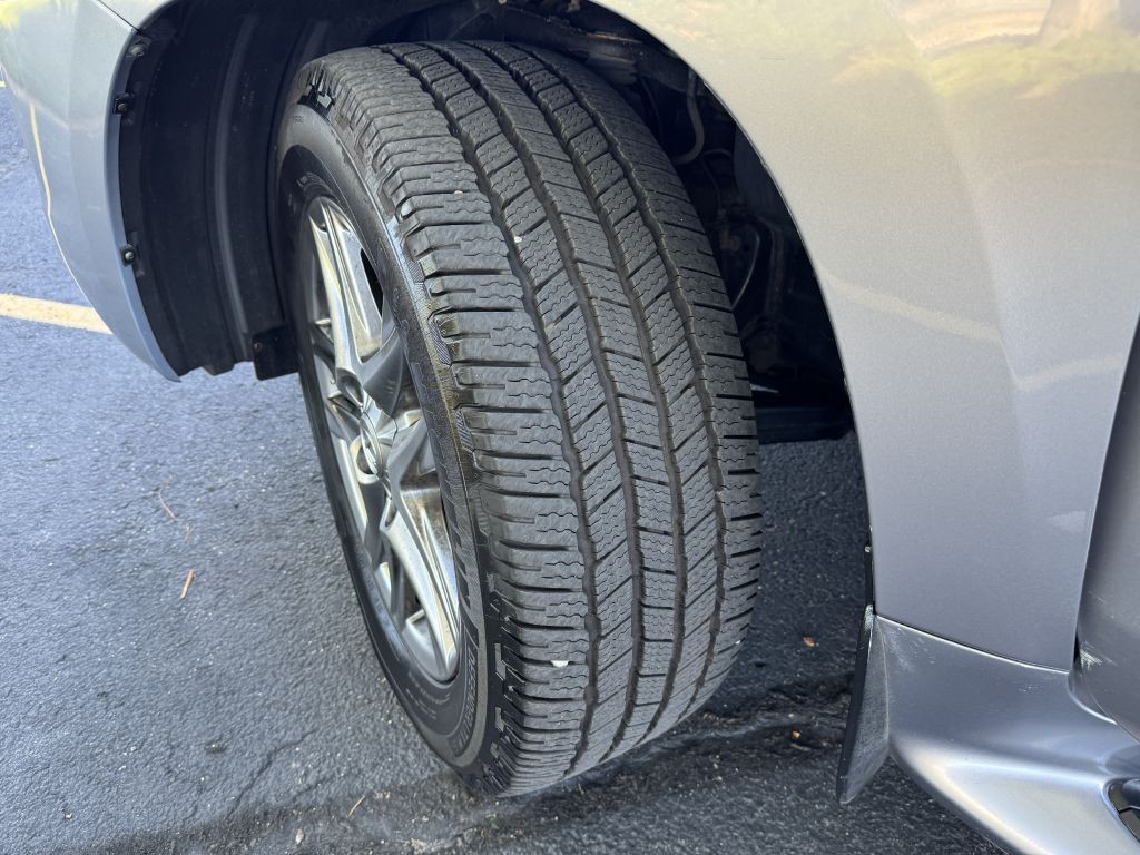2011 Lexus LX 570 Image 39