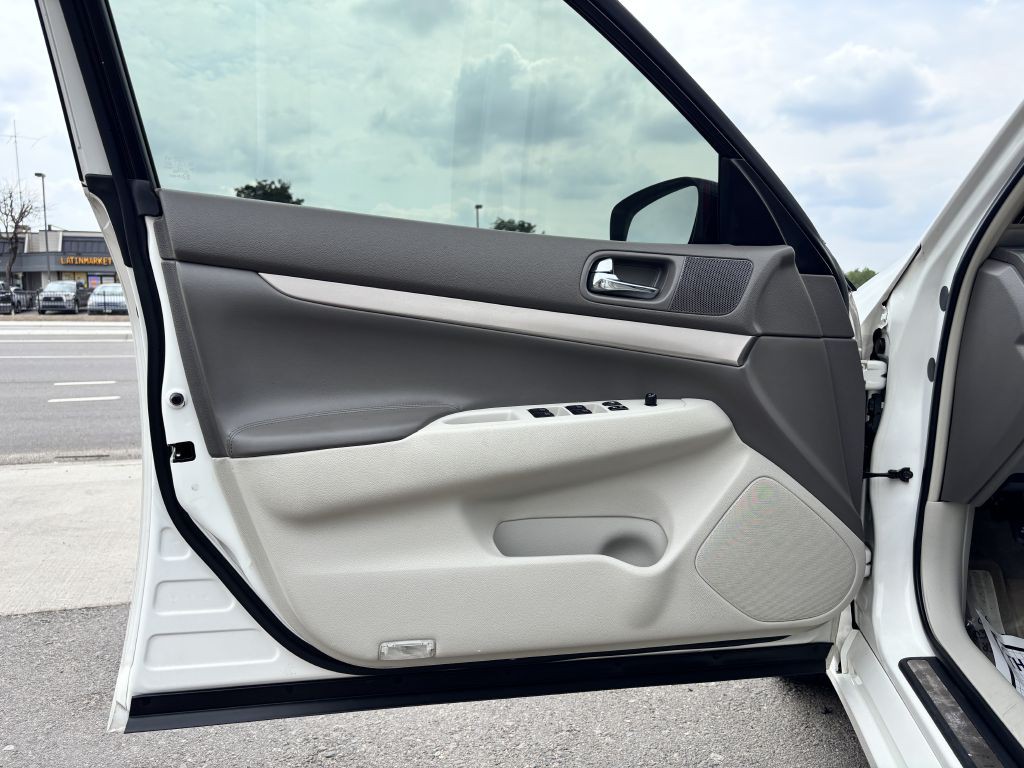 2012 INFINITI G25 Image 17