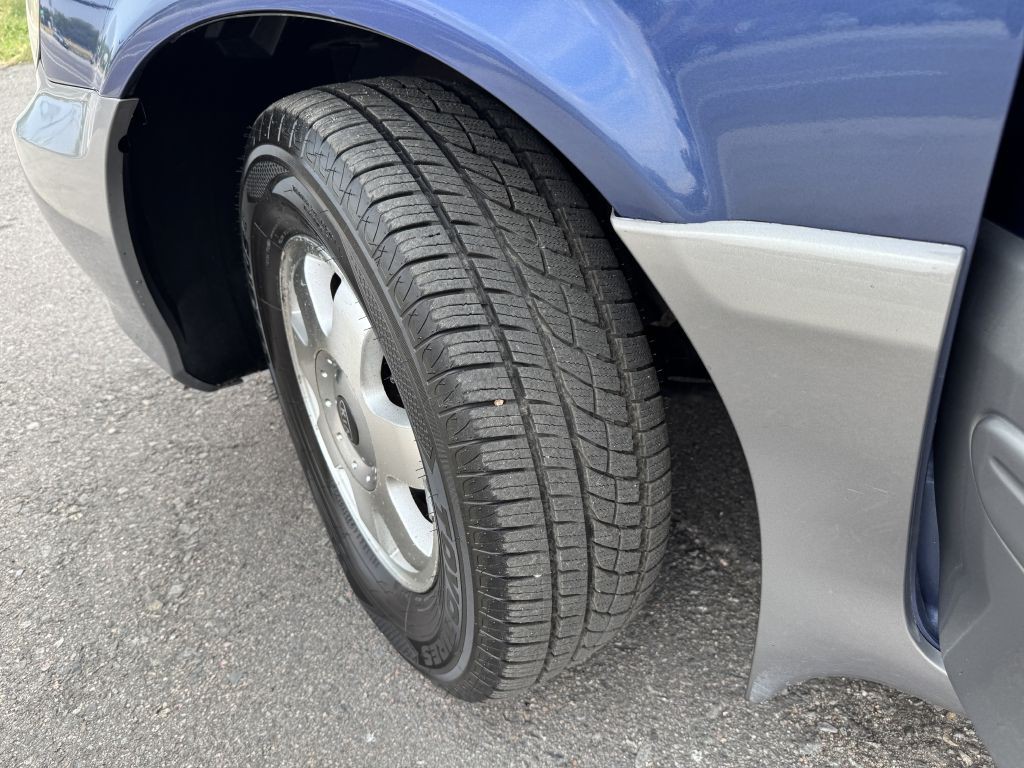 2002 Kia Sedona Image 28