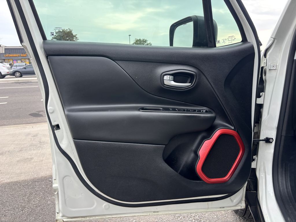 2015 Jeep Renegade Image 17