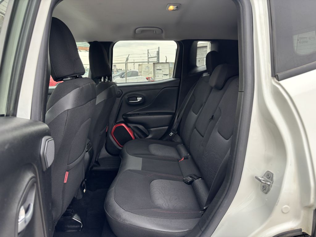 2015 Jeep Renegade Image 18