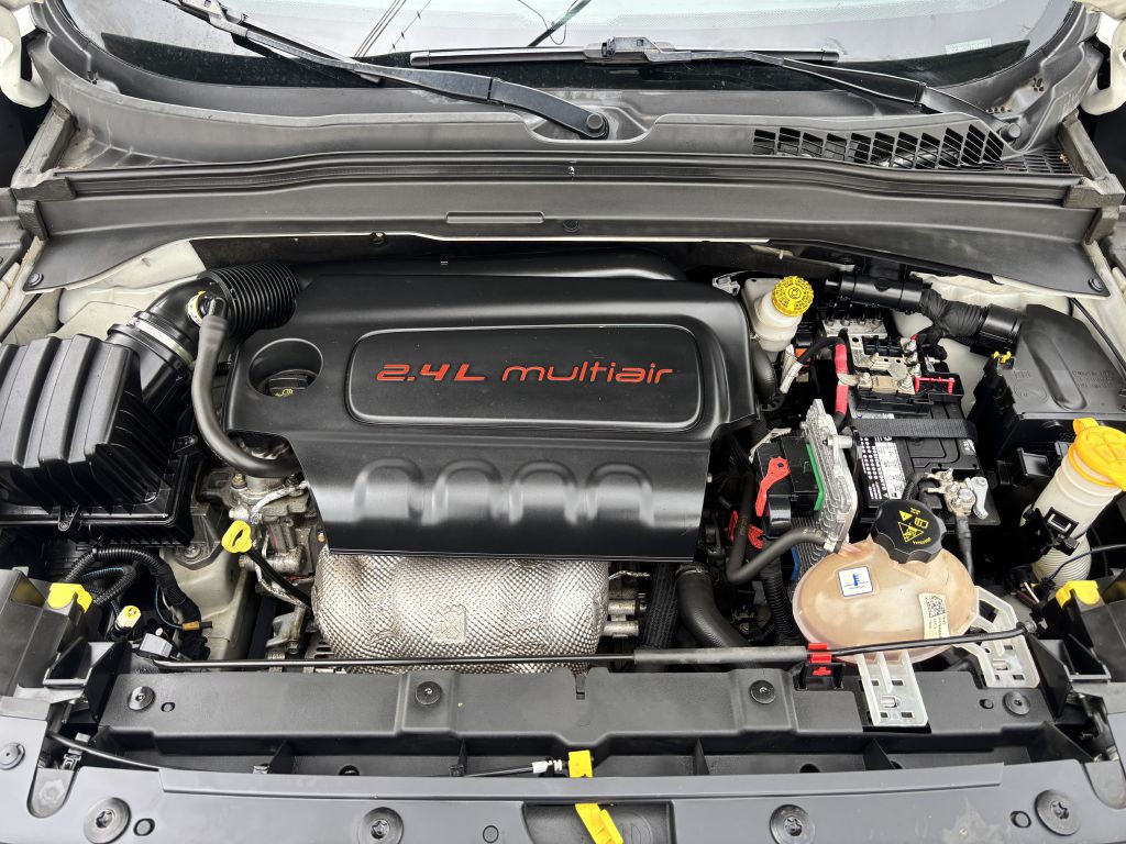 2015 Jeep Renegade Image 28