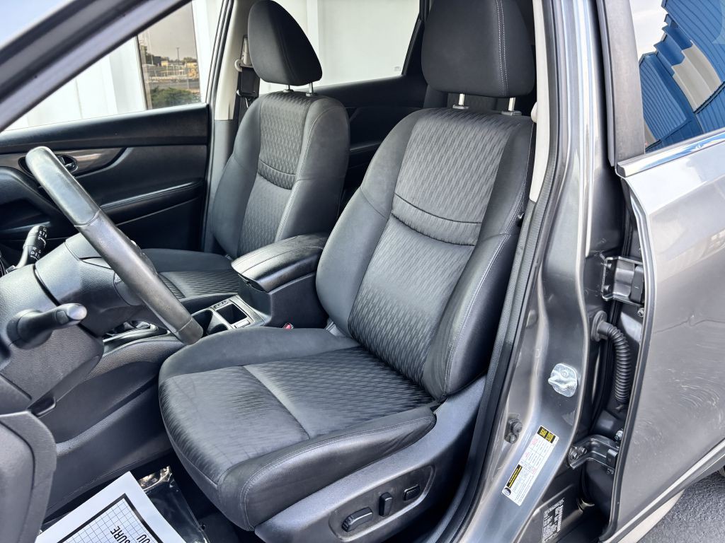 2017 Nissan Rogue Image 12