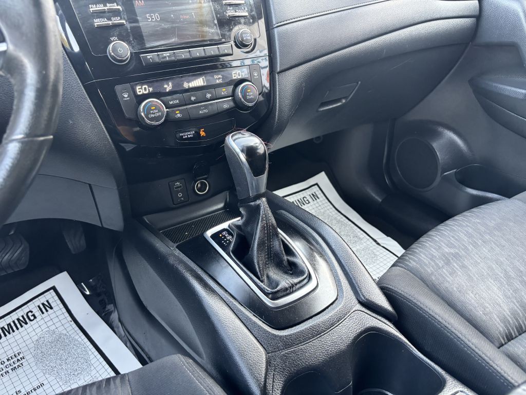 2017 Nissan Rogue Image 18