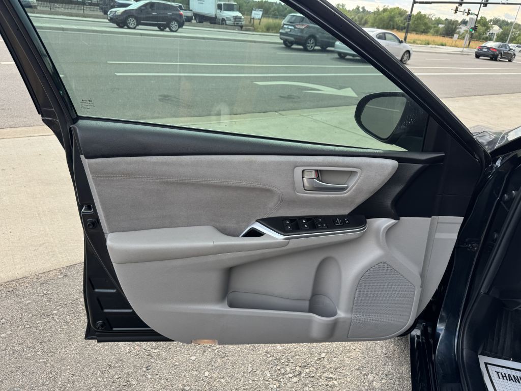 2015 Toyota Camry Image 15